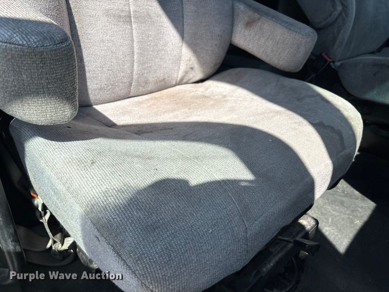 image for item YA1025 2017 Kenworth T680 semi truck