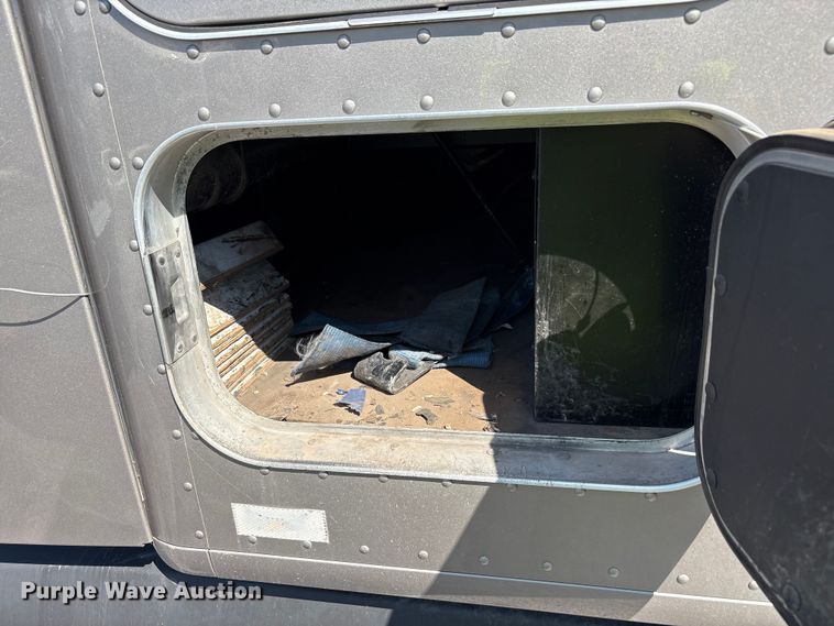 image for item YA1025 2017 Kenworth T680 semi truck