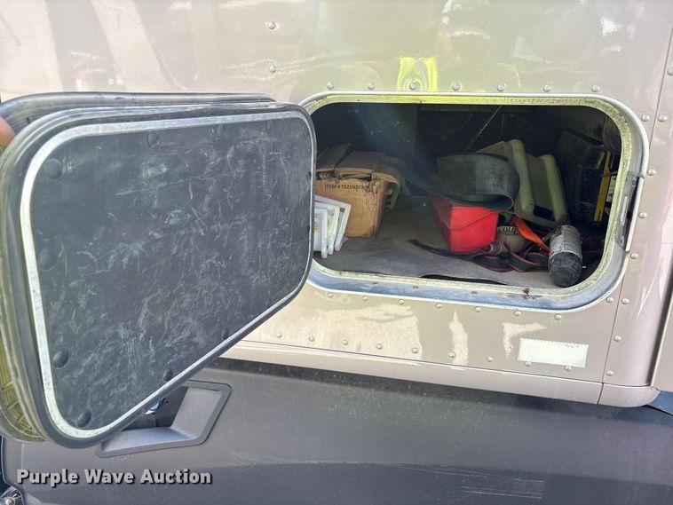 image for item YA1025 2017 Kenworth T680 semi truck