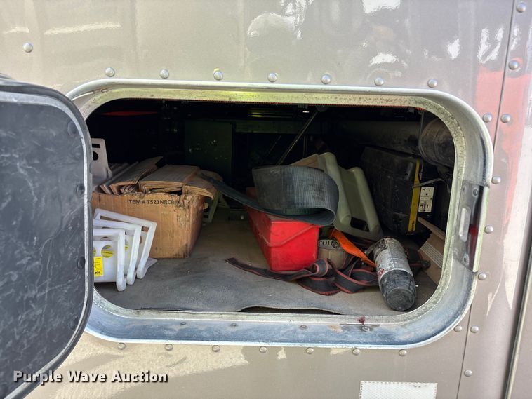 image for item YA1025 2017 Kenworth T680 semi truck