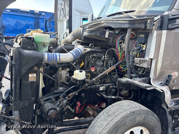 image for item YA1025 2017 Kenworth T680 semi truck