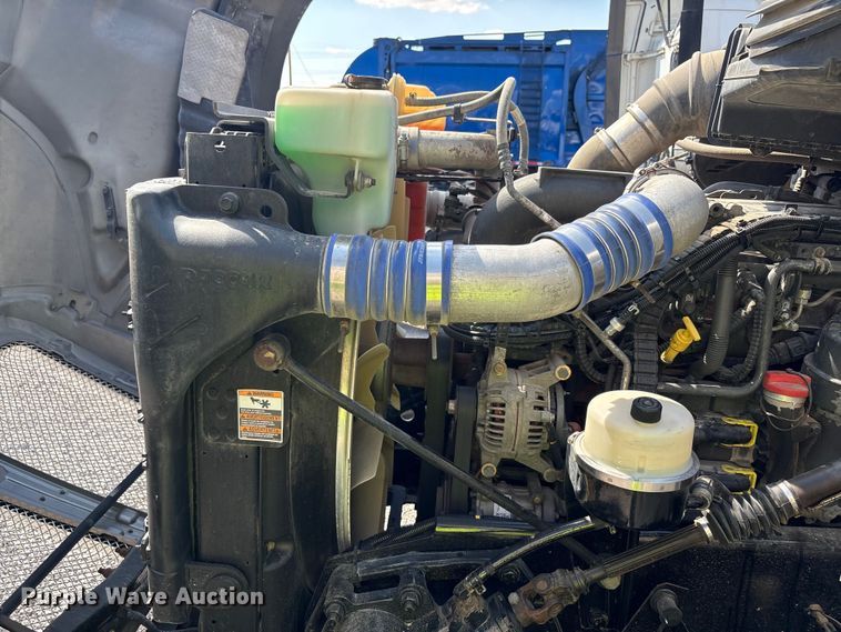 image for item YA1025 2017 Kenworth T680 semi truck