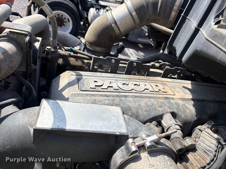 image for item YA1025 2017 Kenworth T680 semi truck