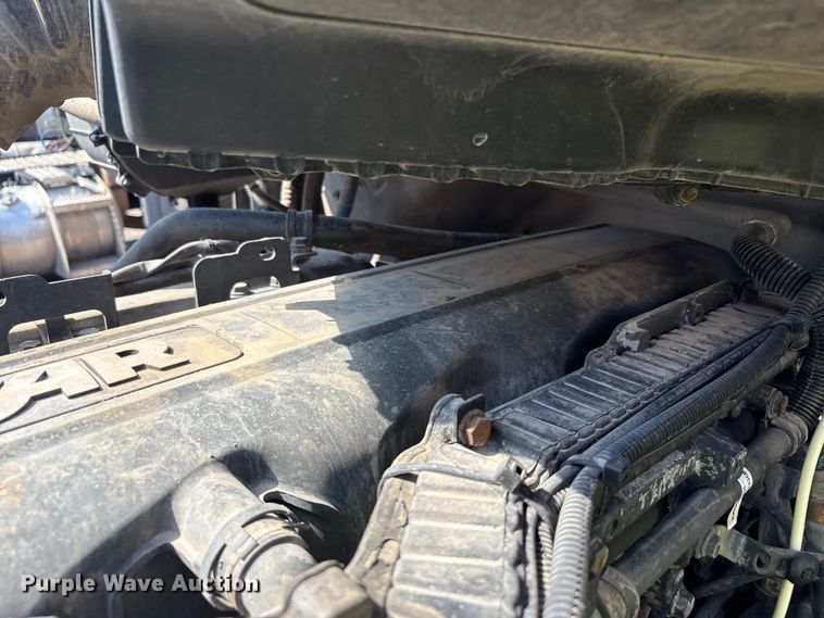 image for item YA1025 2017 Kenworth T680 semi truck