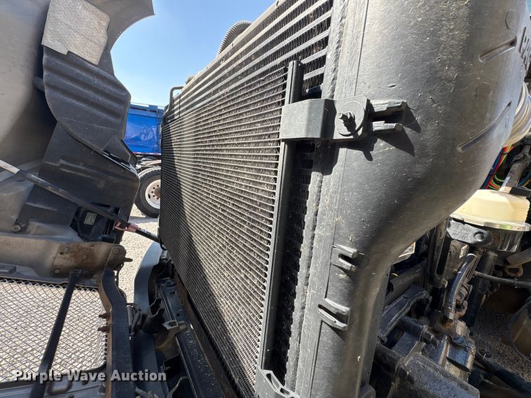 image for item YA1025 2017 Kenworth T680 semi truck