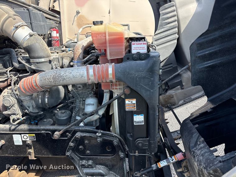 image for item YA1025 2017 Kenworth T680 semi truck