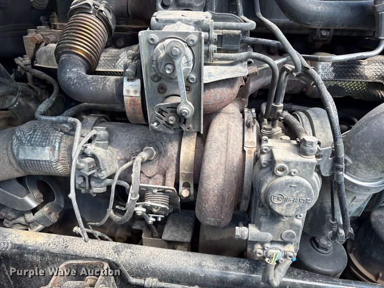 image for item YA1025 2017 Kenworth T680 semi truck