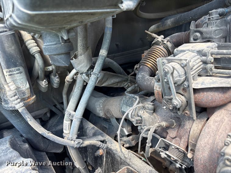 image for item YA1025 2017 Kenworth T680 semi truck