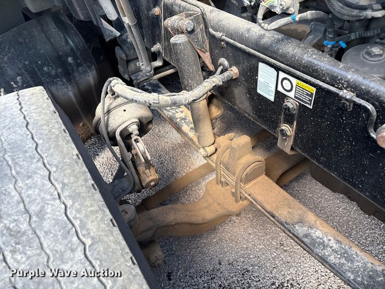 image for item YA1025 2017 Kenworth T680 semi truck