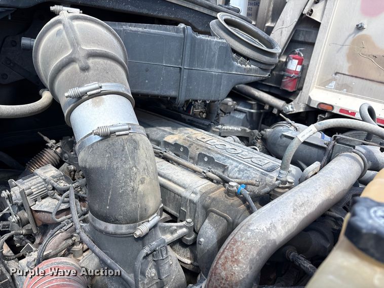 image for item YA1025 2017 Kenworth T680 semi truck