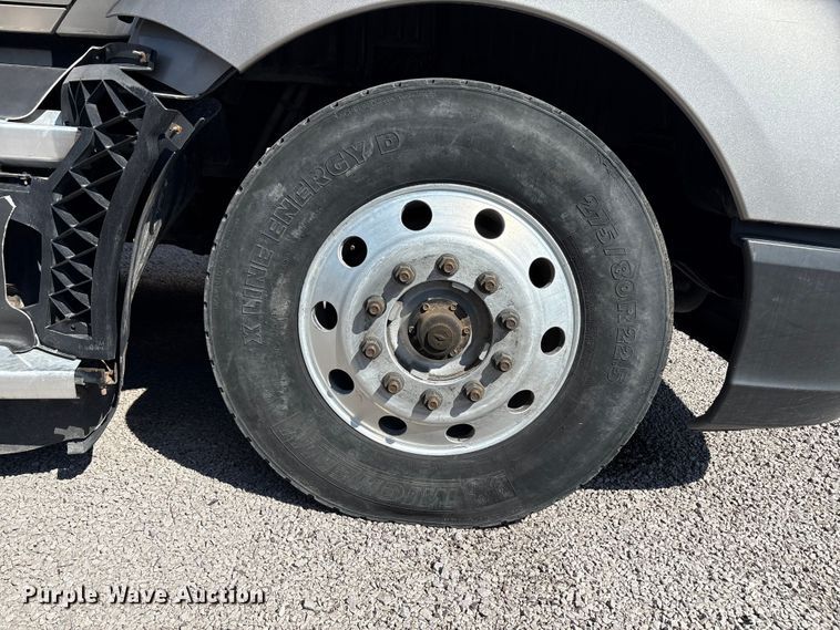 image for item YA1025 2017 Kenworth T680 semi truck