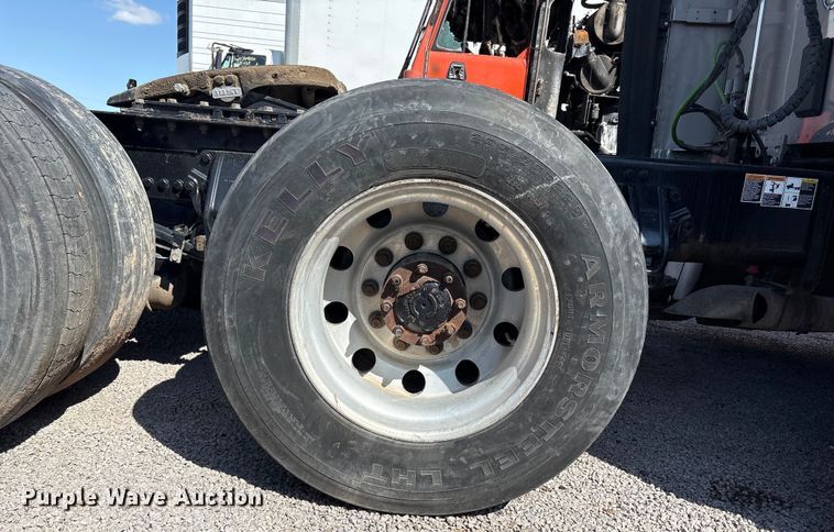 image for item YA1025 2017 Kenworth T680 semi truck