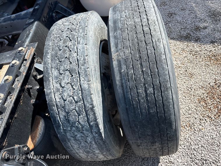 image for item YA1025 2017 Kenworth T680 semi truck