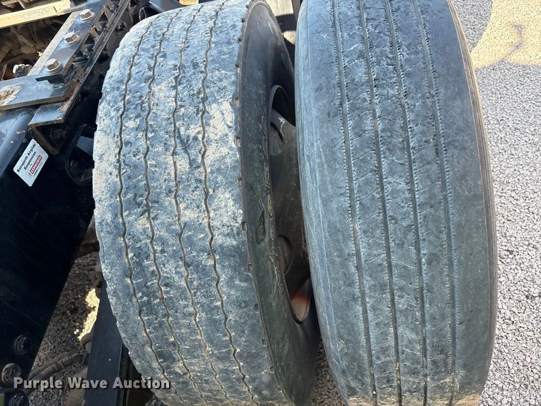 image for item YA1025 2017 Kenworth T680 semi truck