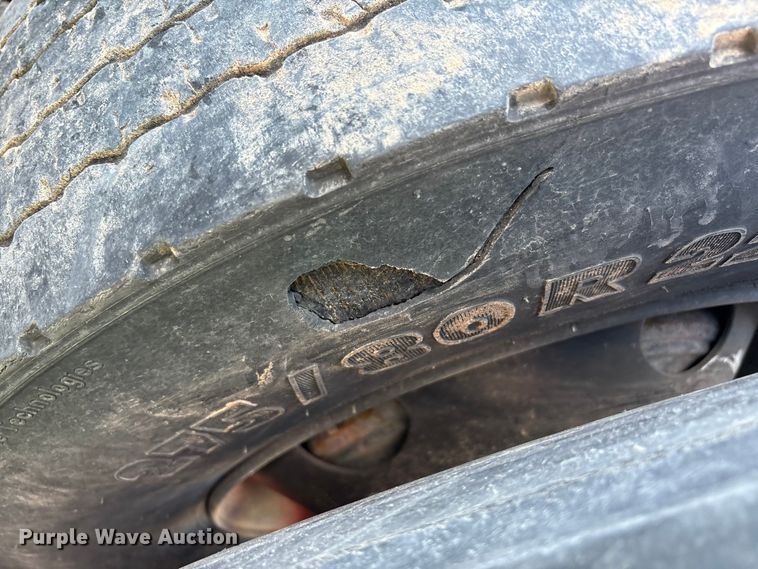 image for item YA1025 2017 Kenworth T680 semi truck