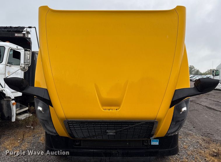 image for item YA1028 2016 Volvo VNL semi truck