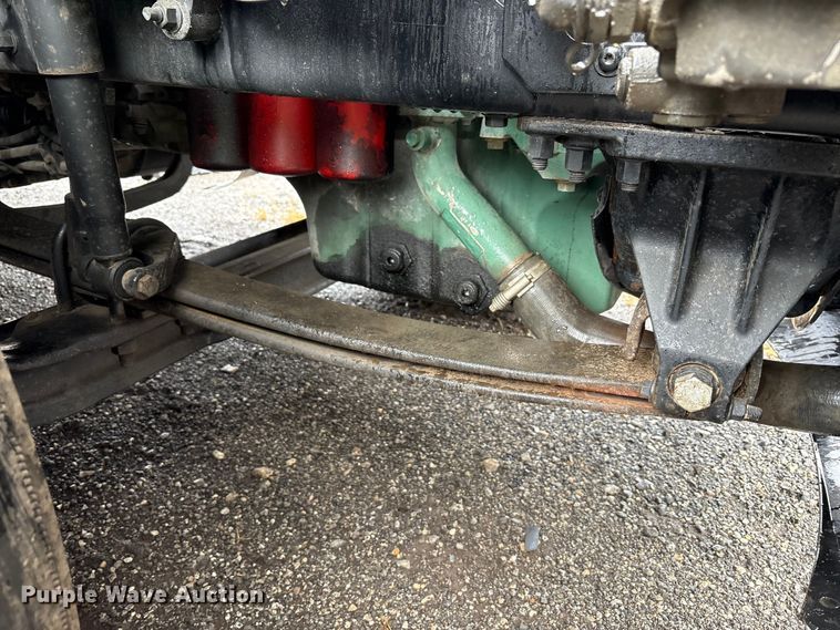 image for item YA1028 2016 Volvo VNL semi truck