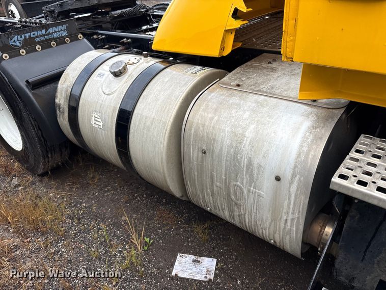 image for item YA1028 2016 Volvo VNL semi truck