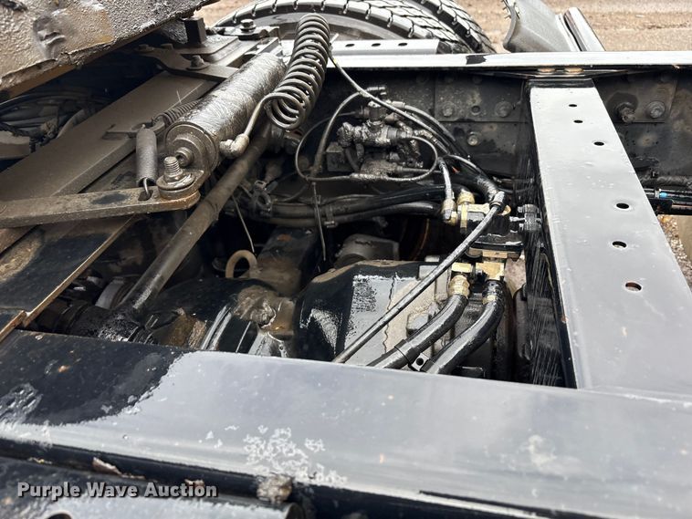 image for item YA1028 2016 Volvo VNL semi truck