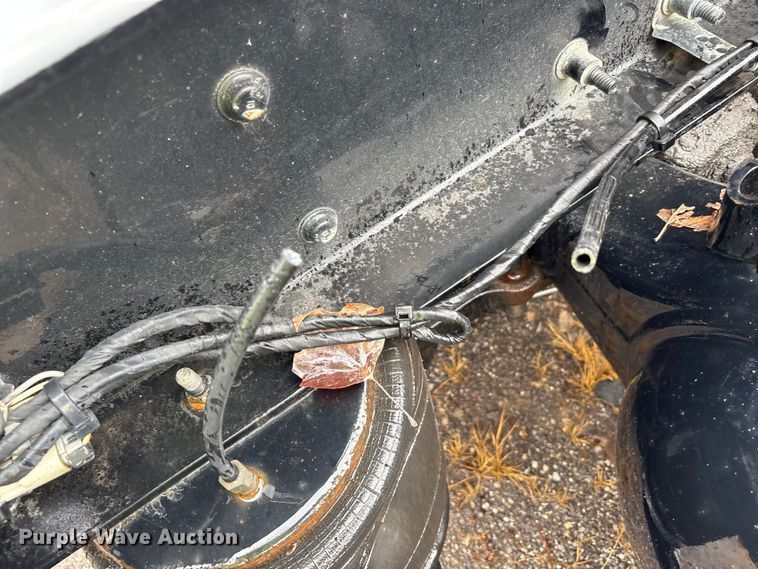 image for item YA1028 2016 Volvo VNL semi truck