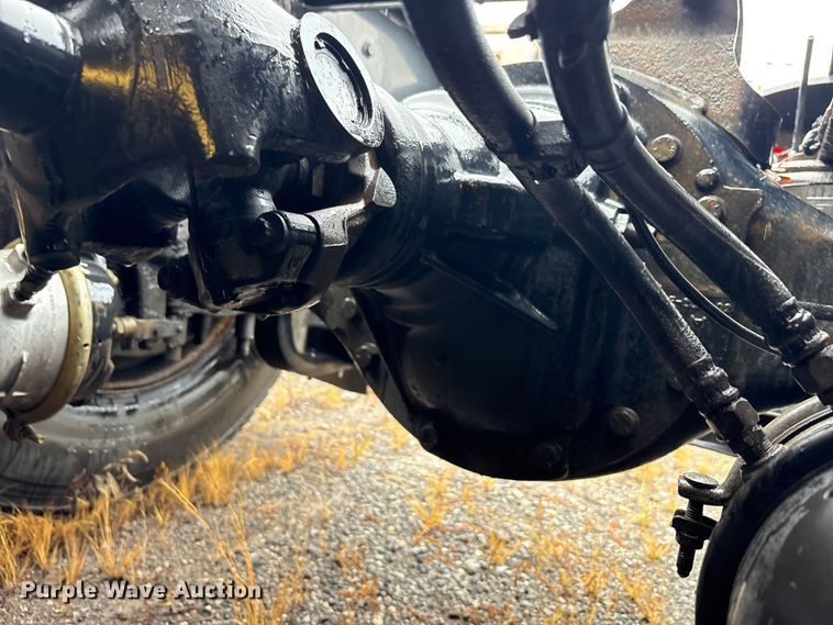 image for item YA1028 2016 Volvo VNL semi truck