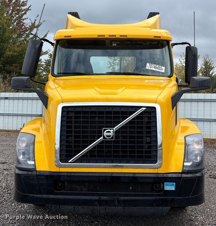 image for item YA1028 2016 Volvo VNL semi truck