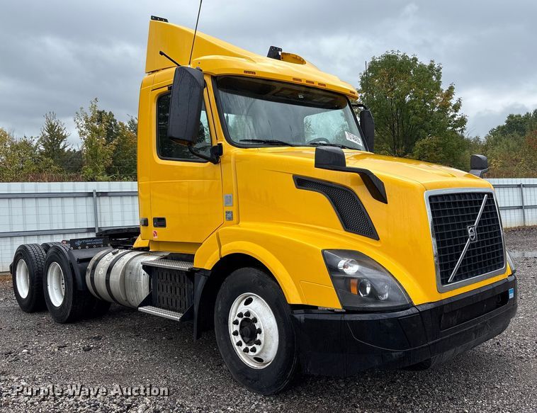 image for item YA1028 2016 Volvo VNL semi truck
