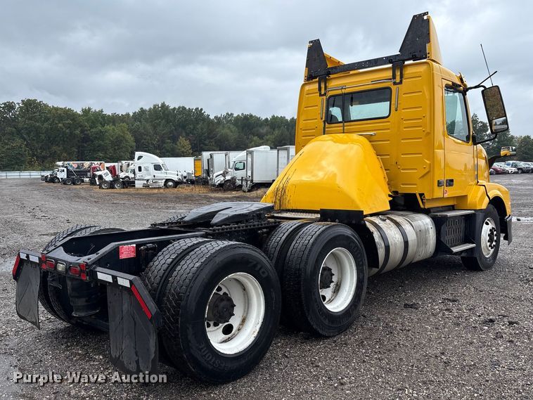 image for item YA1028 2016 Volvo VNL semi truck