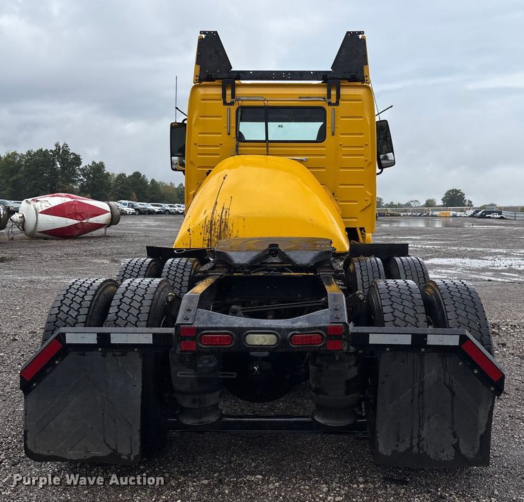 image for item YA1028 2016 Volvo VNL semi truck