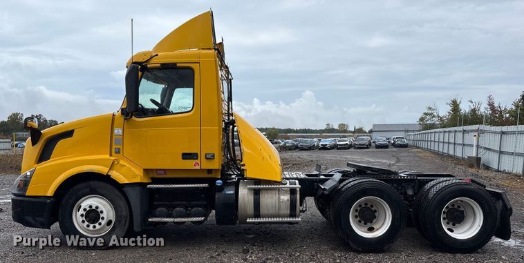 image for item YA1028 2016 Volvo VNL semi truck