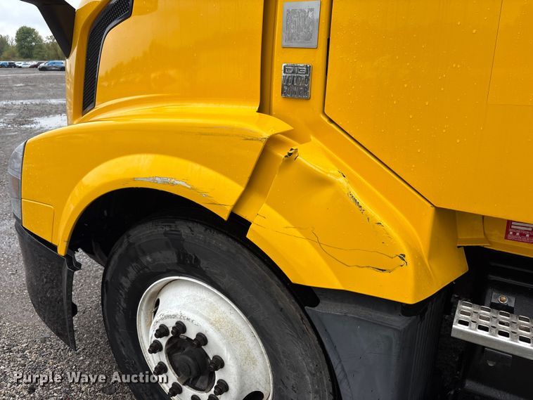 image for item YA1028 2016 Volvo VNL semi truck