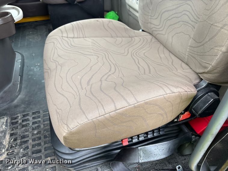 image for item YA1028 2016 Volvo VNL semi truck