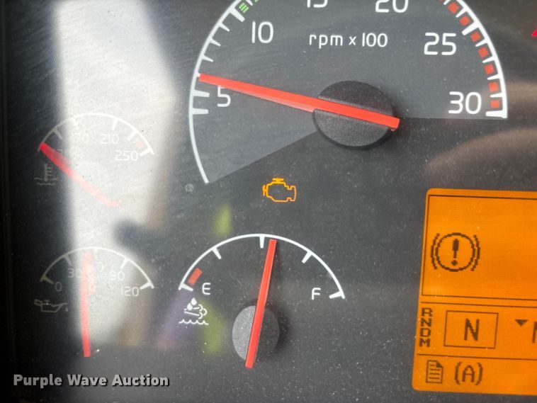 image for item YA1028 2016 Volvo VNL semi truck