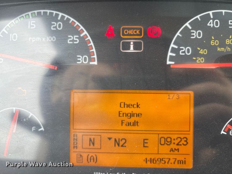 image for item YA1028 2016 Volvo VNL semi truck