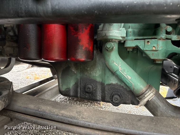 image for item YA1028 2016 Volvo VNL semi truck