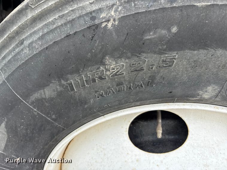 image for item YA1028 2016 Volvo VNL semi truck