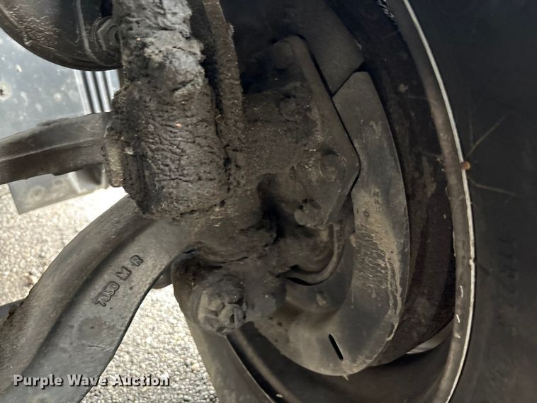 image for item YA1028 2016 Volvo VNL semi truck