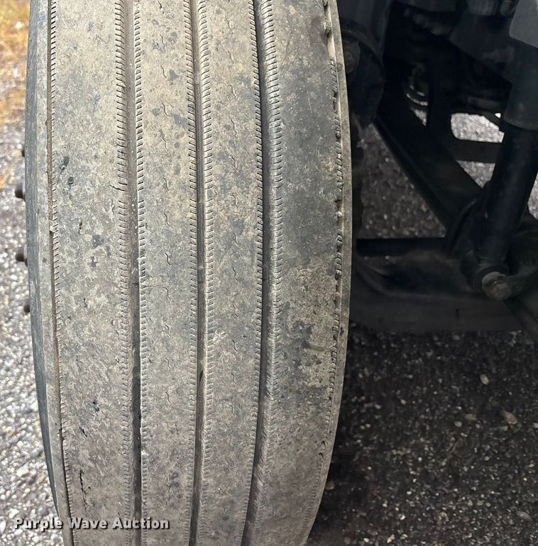 image for item YA1028 2016 Volvo VNL semi truck