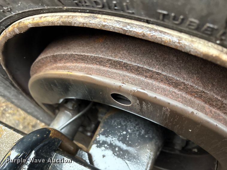 image for item YA1028 2016 Volvo VNL semi truck