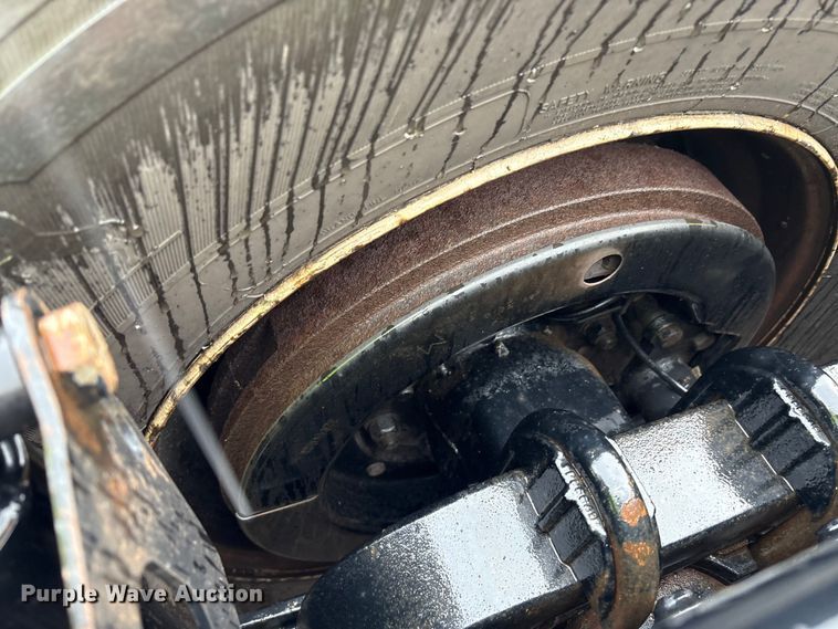 image for item YA1028 2016 Volvo VNL semi truck