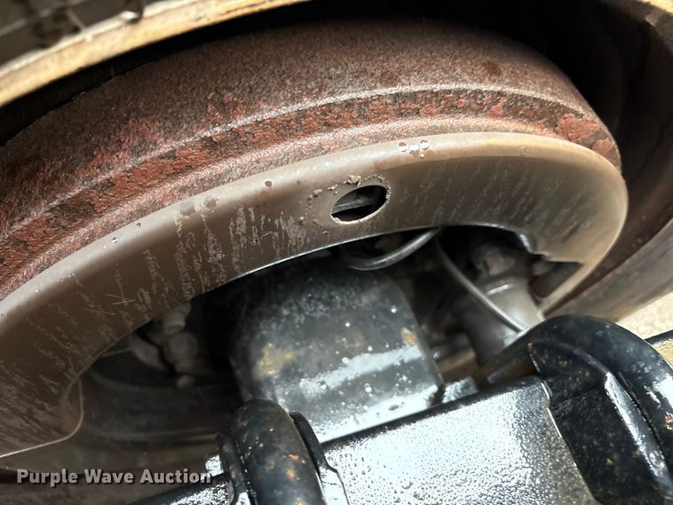 image for item YA1028 2016 Volvo VNL semi truck