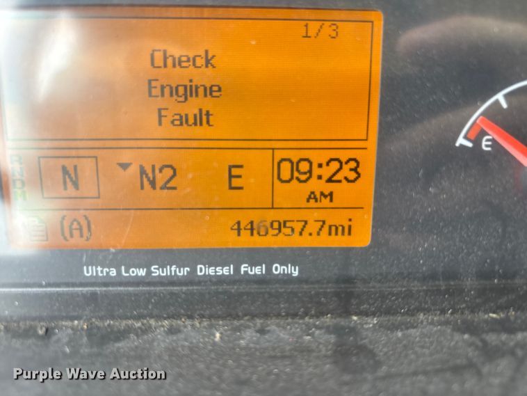 image for item YA1028 2016 Volvo VNL semi truck