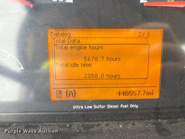 image for item YA1028 2016 Volvo VNL semi truck