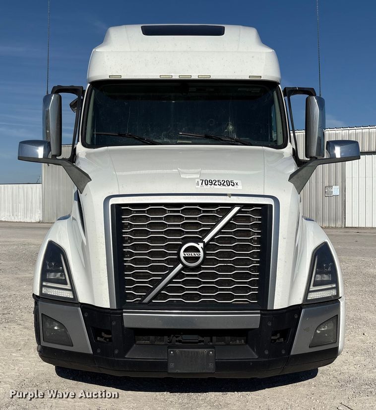 image for item YA1037 2019 Volvo VNL semi truck