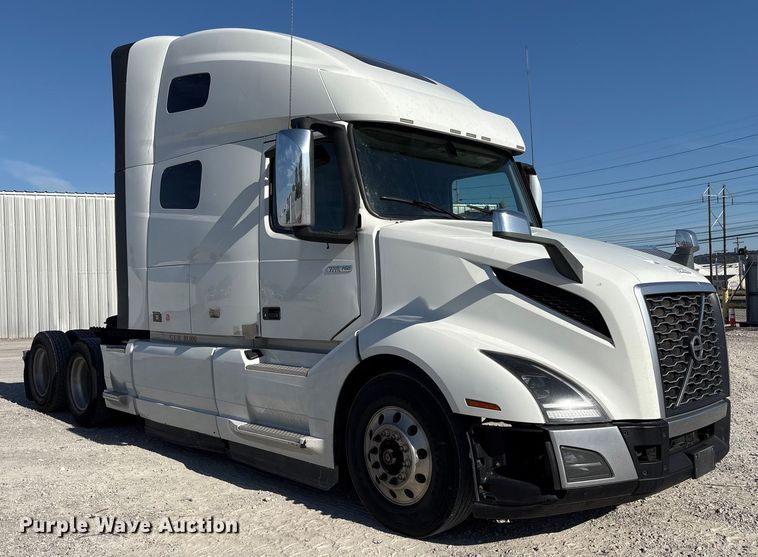 image for item YA1037 2019 Volvo VNL semi truck