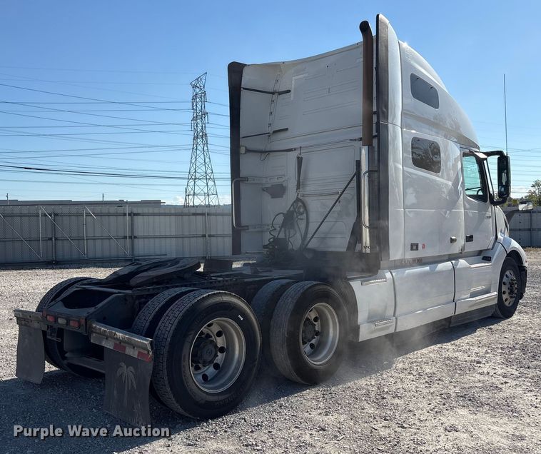 image for item YA1037 2019 Volvo VNL semi truck