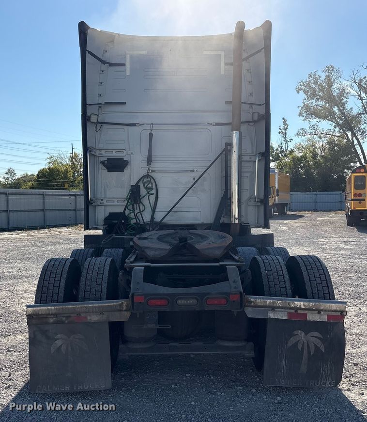 image for item YA1037 2019 Volvo VNL semi truck