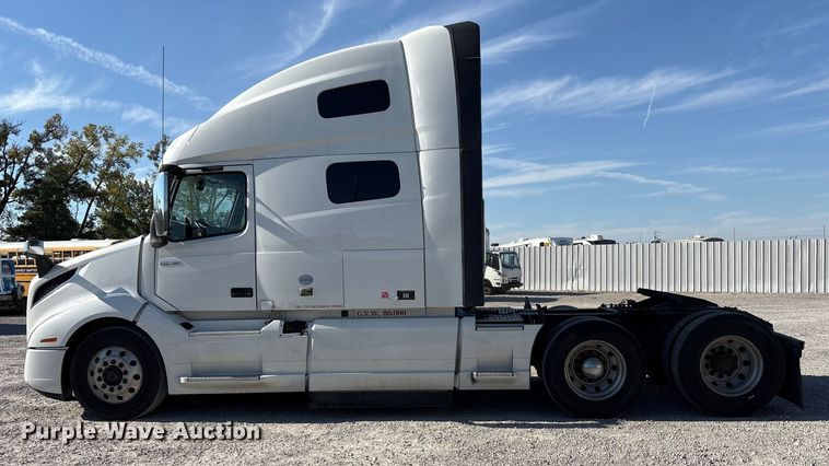 image for item YA1037 2019 Volvo VNL semi truck