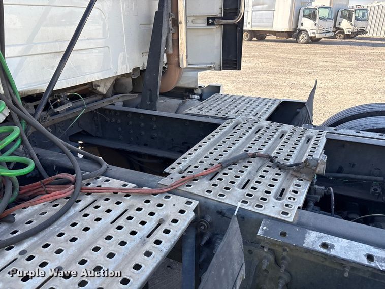 image for item YA1037 2019 Volvo VNL semi truck