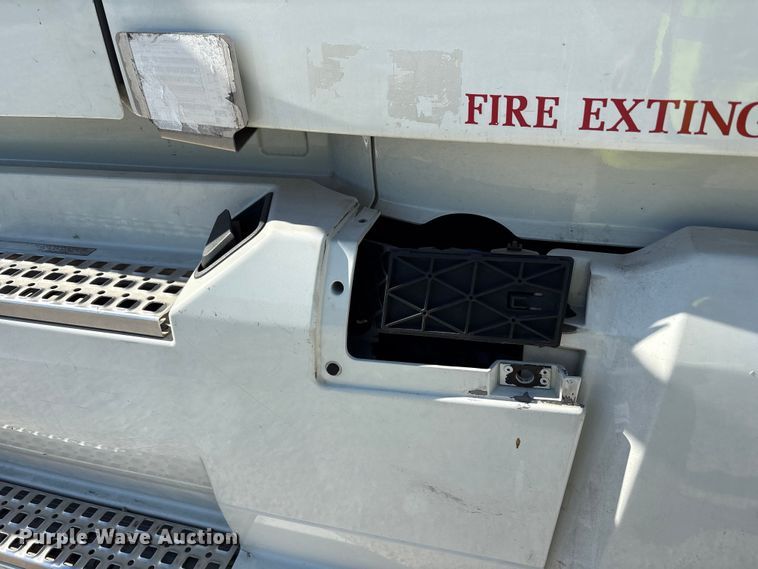 image for item YA1037 2019 Volvo VNL semi truck